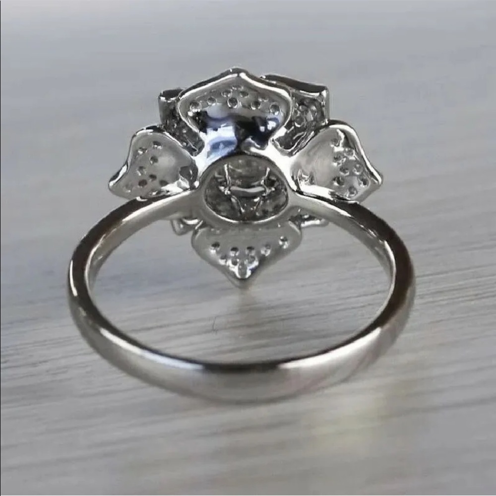 New Elegant 925 Silver flower Diamond Ring - Picture 4 of 7